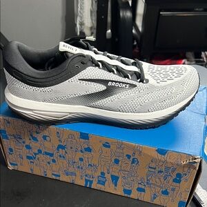 Brooks Revel 7 Men's Athletic Shoes - Gray and Black